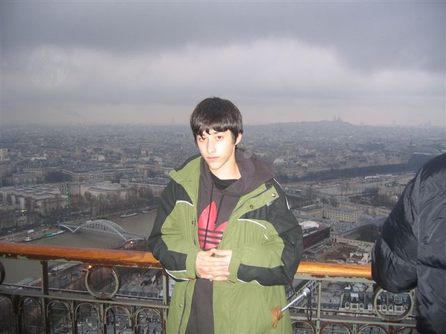 4SiavashTopoftheEiffelTower.JPG